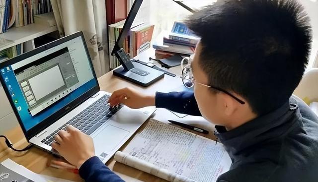 大学生|“抱歉,上网课的毕业生我们不招”,谁来为当代大学生的就业难买单?