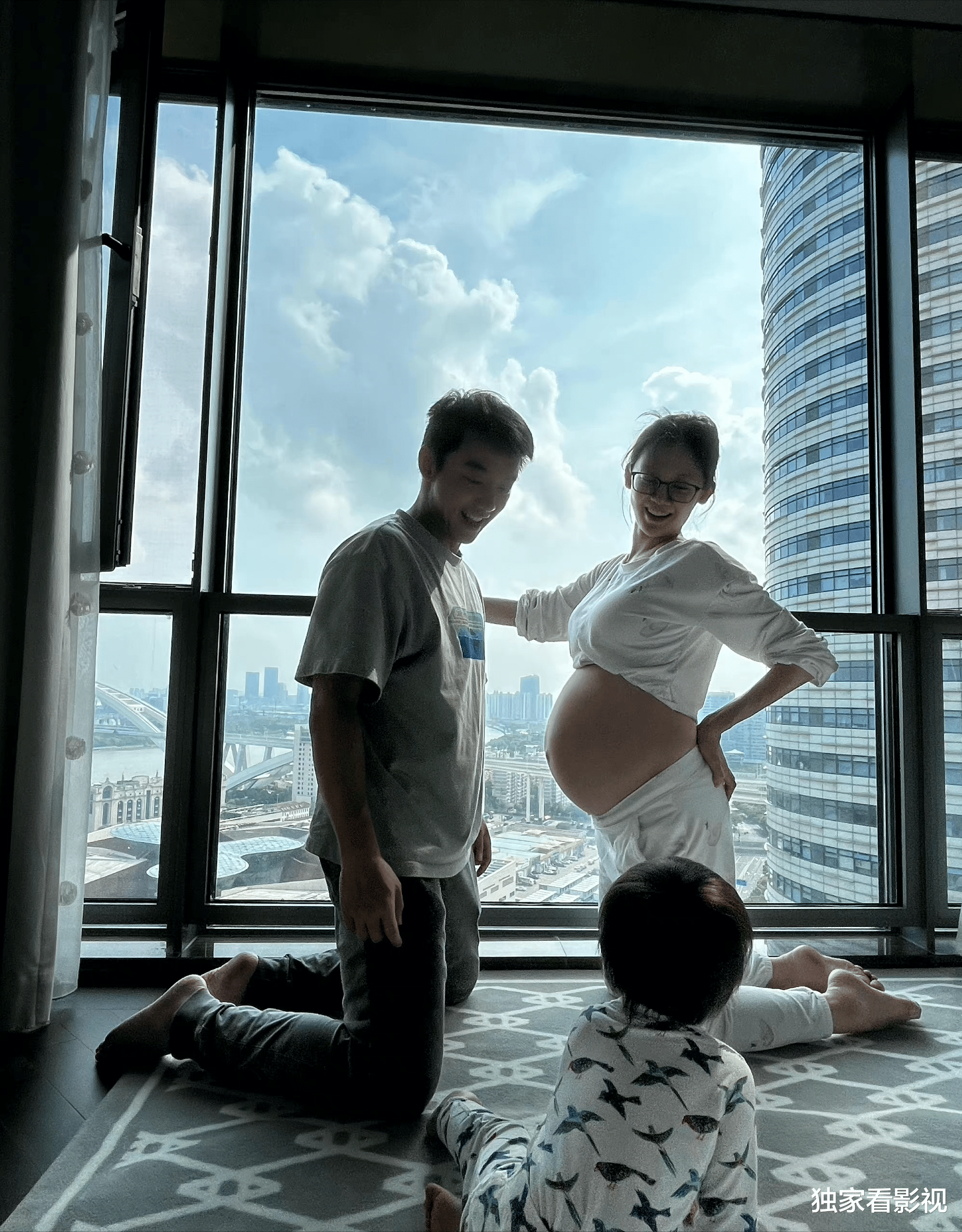 苗苗|郑恺六一节宣布二胎得子，和苗苗儿女双全，实现老婆生二胎的心愿