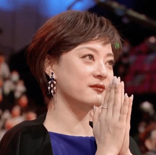 孙俪|《甄嬛传》热依扎夺视后!孙俪在台下红眼眶落泪网友感动