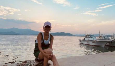 马伊琍|马伊琍近照曝光,身着朴素被女儿抢风头,被曝已有新家庭还未领证