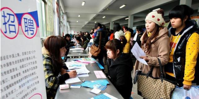 招聘|河南教师招聘引发争议,疑似是量身定制的岗位,网友:不公平