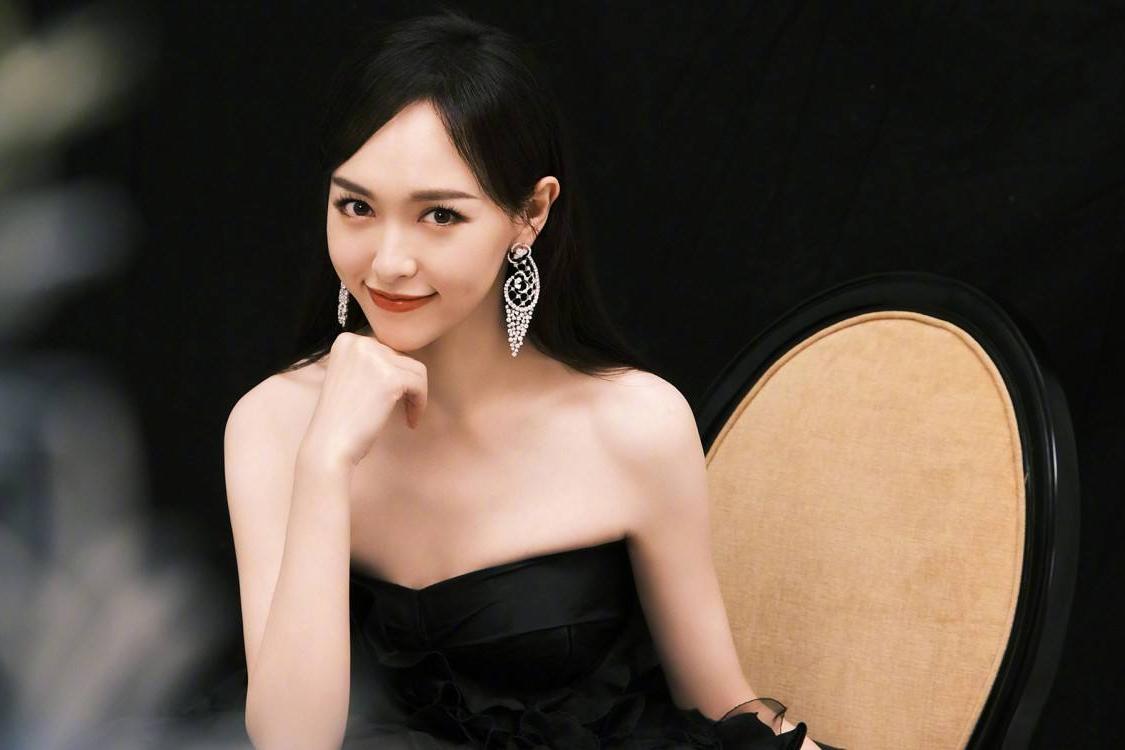 唐嫣|唐嫣大方晒娃，2岁小小糖扎丸子头骑平衡车，老公罗晋评论区打趣