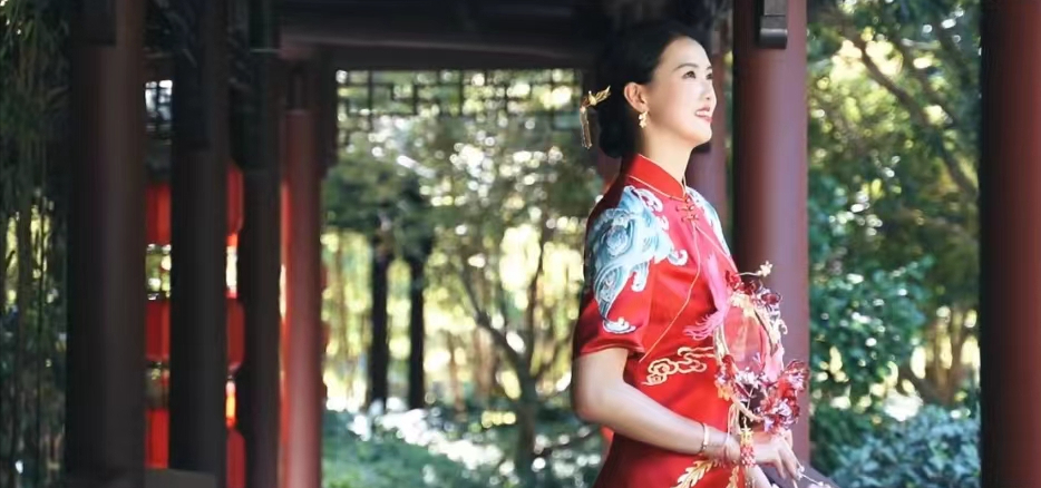 陈冠希|张常宁吴冠希回门宴！举办地高档，中式婚服+手镯亮眼，母亲赐字