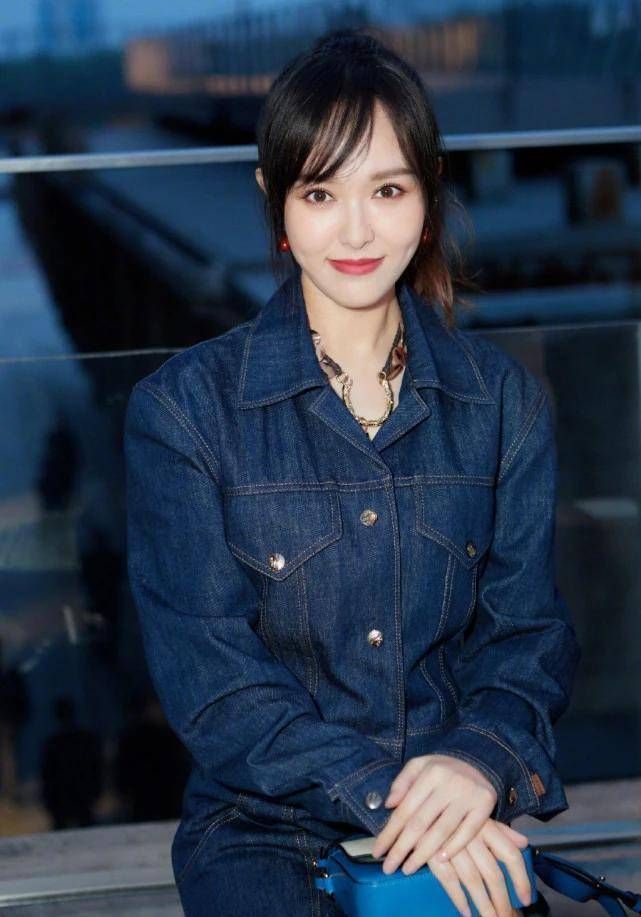 海清|明星资助贫困学生太心酸，有的资助十年被诬告，有的夺夫上位！