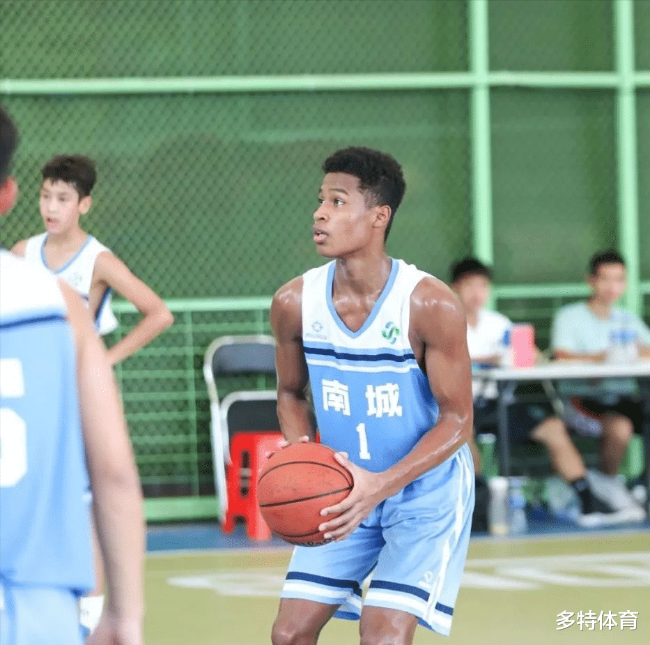 广东男篮|两连胜！广东宏远36分大胜深圳，混血天才力砍16+5+4，将战北大附中