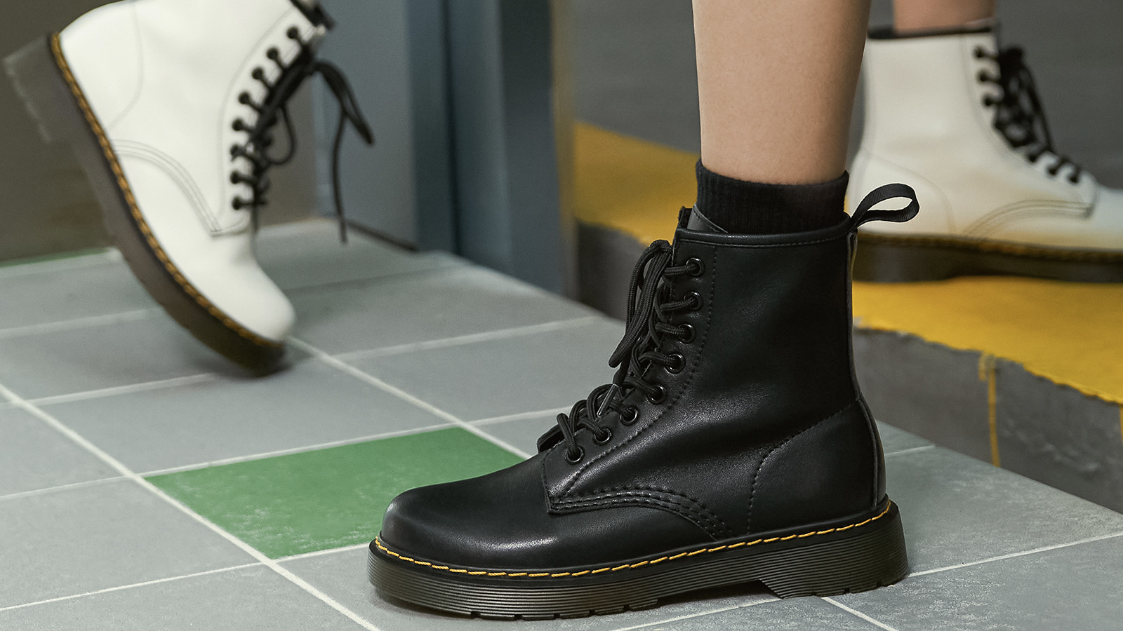 女人就别乱搭配了，学我媳妇这样穿马丁靴，减龄又舒适