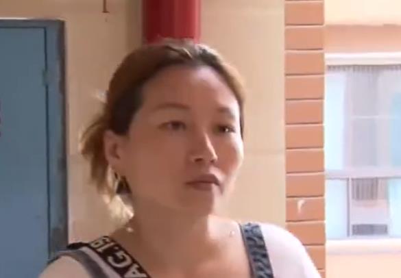 17年，离异女子与小12岁男友相恋，男友骗走其全部身家后娶了别人