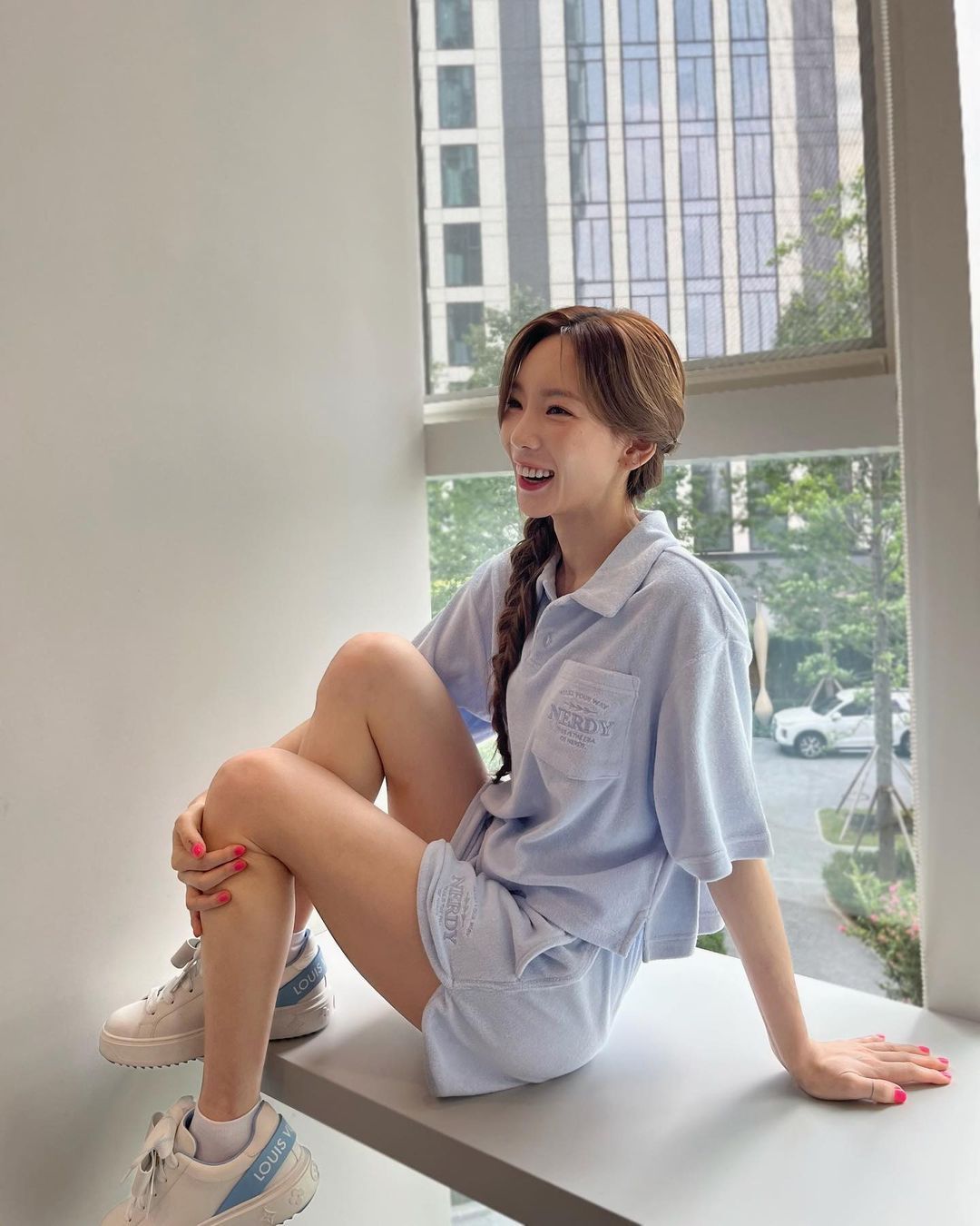 范冰冰|少女时代泰妍，33岁颜值和身材也毫不逊色，纸片般的身材引人注目