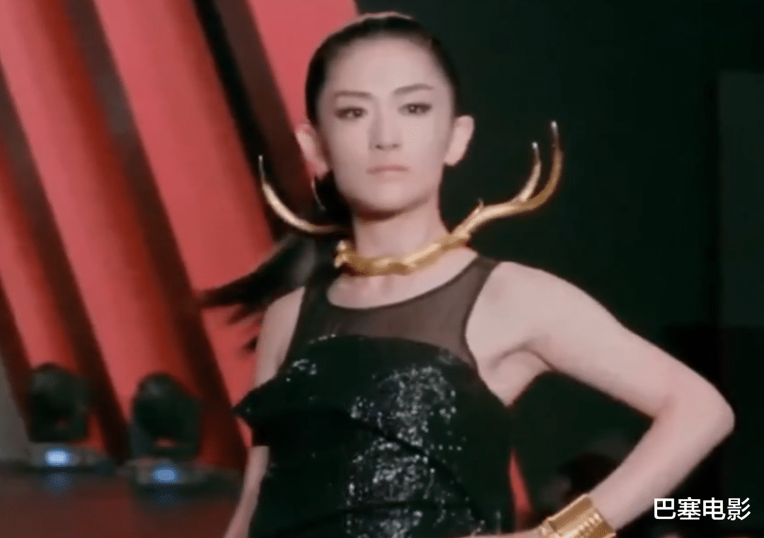 陈志朋|有一种做作叫明星走秀，千奇百怪、扭捏好笑，蔡少芬陈志朋在干嘛