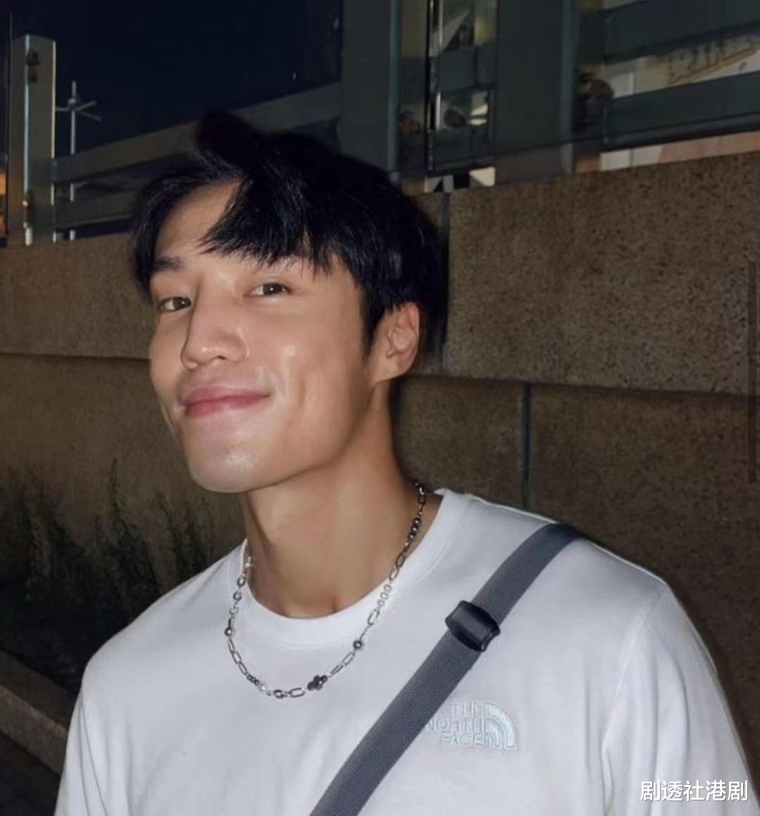 整容|鼻梁二度发育！TVB力捧小生曾现伤疤被质疑整容，早年鼻子比较扁塌