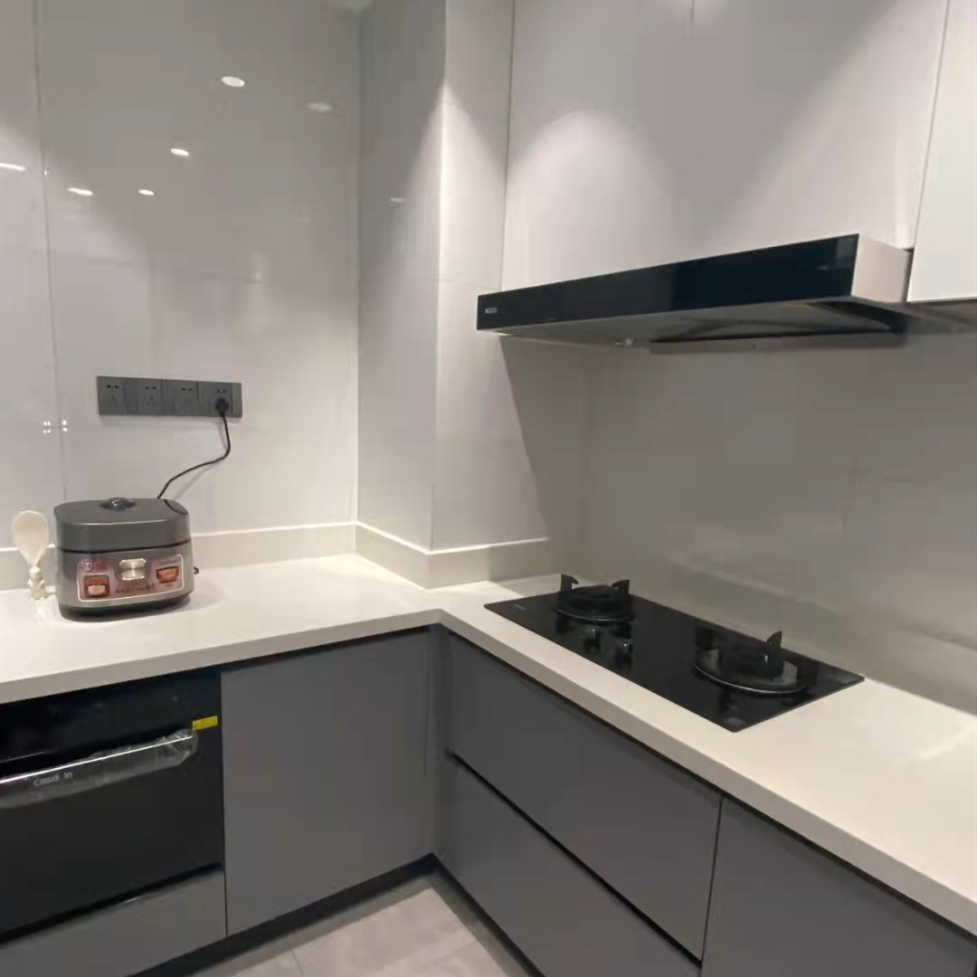 厨房烟道被拆除师傅砸了两个洞，怎么处理才能使家里不返味？