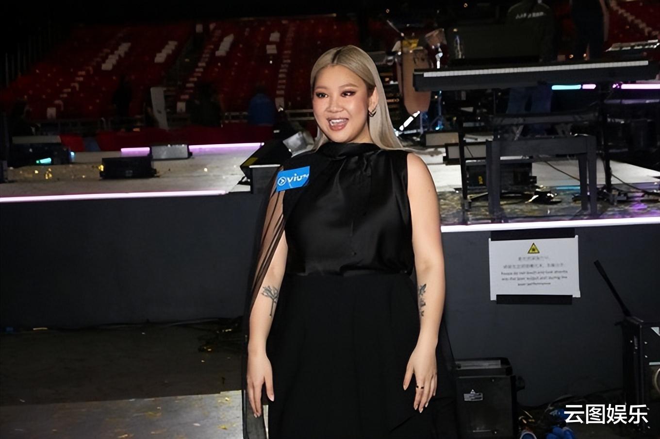 饮食 郑欣宜再夺最佳女歌手！与前任复合心情好，却自嘲是老土中年女人