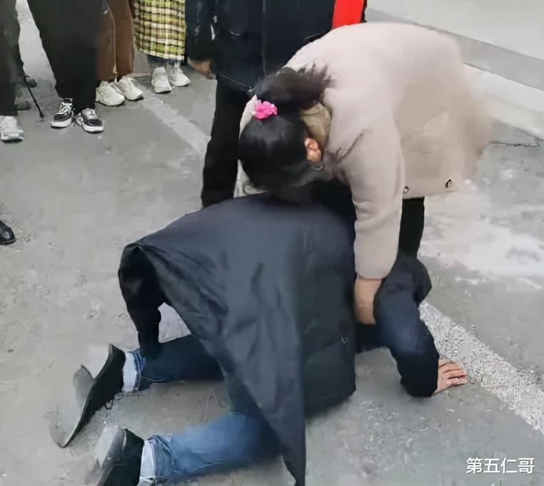 幼童被拐33年,靠手绘地图寻亲,父亲,姐姐,弟弟都已离世,崩溃