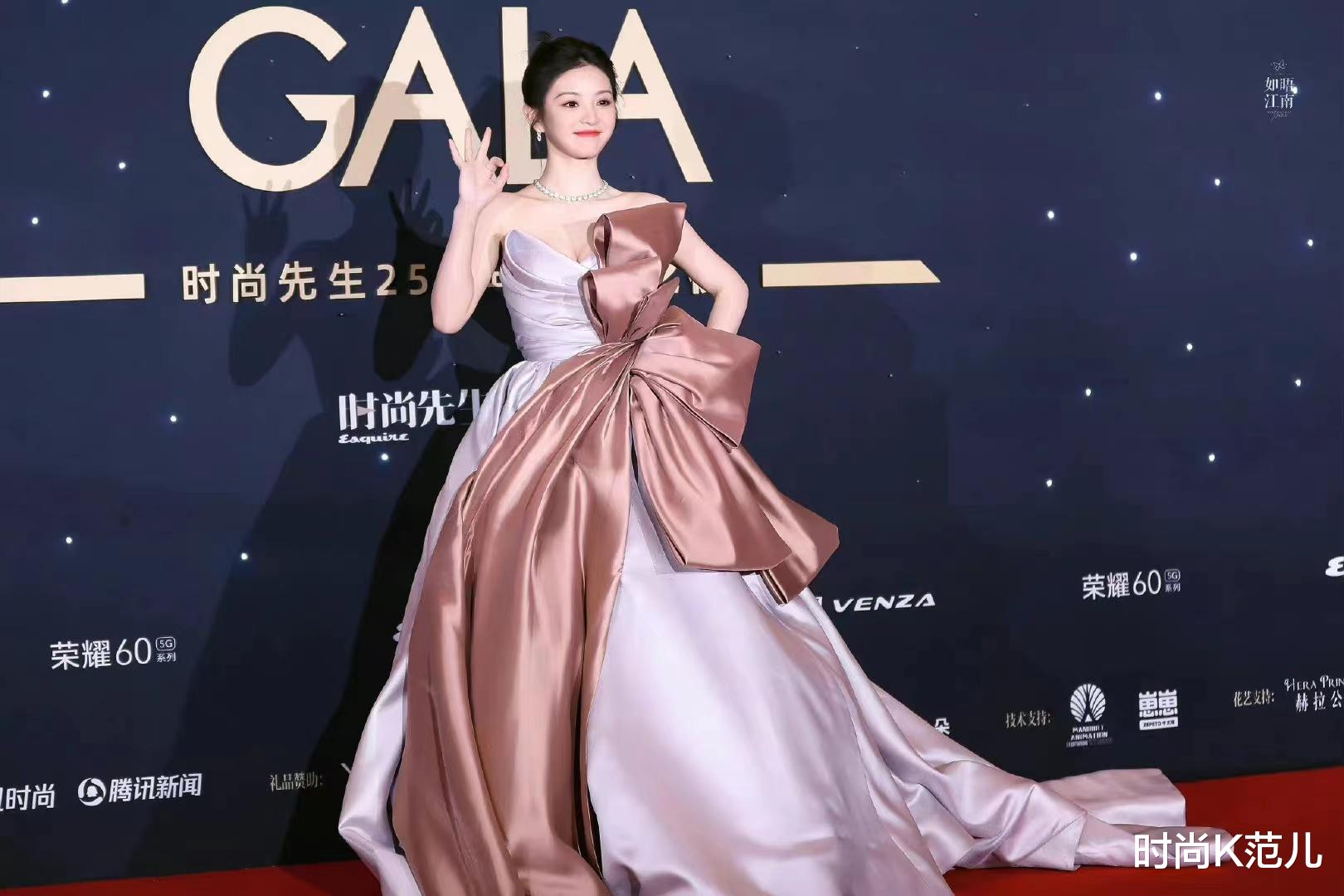 田曦薇 田曦薇红毯造型美上热搜，穿蝴蝶结抹胸裙，收起刘海更优雅大气！