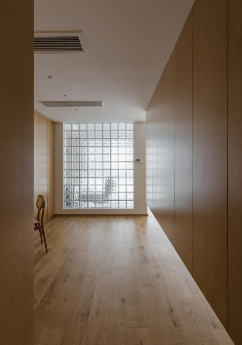 沙发离墙摆放,电视墙悬挂,她137㎡新家,布局简直巧妙至极