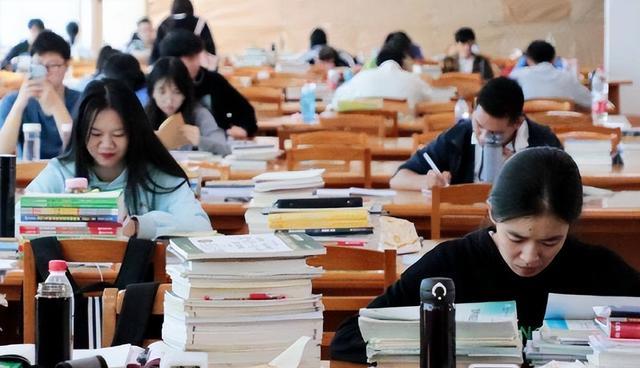 求职|“今年找工作也太卷了吧”，毕业生找工作屡屡受挫，现实太残酷