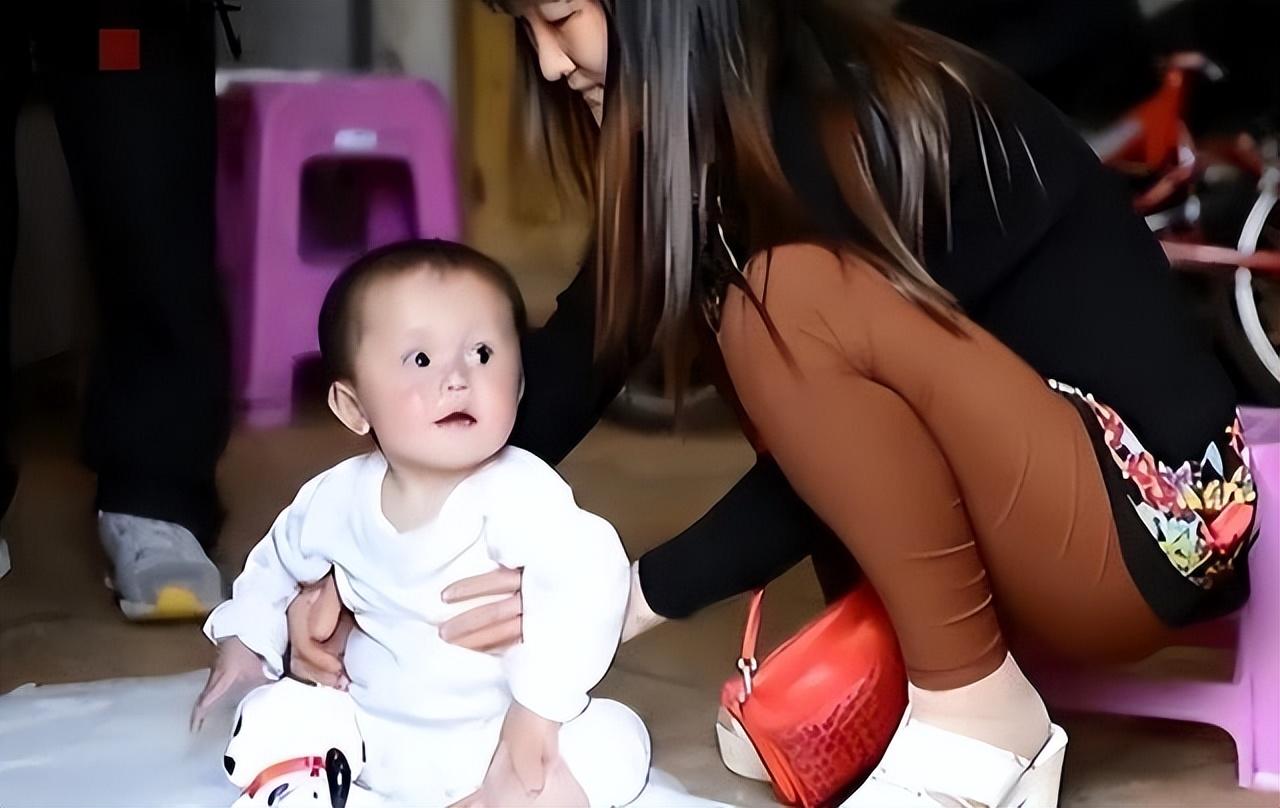 2014年,妻子前往医院生产,不幸被车撞倒,婴儿竟生还
