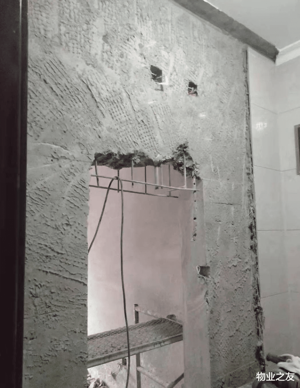 业主在承重墙上打眼,怎么处理?