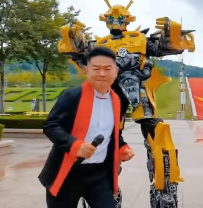 主持人|主持人肖东坡:一婚娶校花妻子被嫌弃,后与女商人55天闪婚获幸福