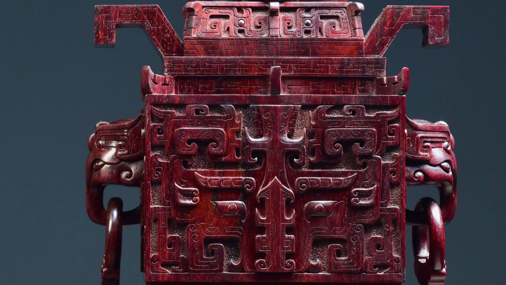 小叶紫檀|小叶紫檀木雕，夔龙双耳饕餮纹四方炉