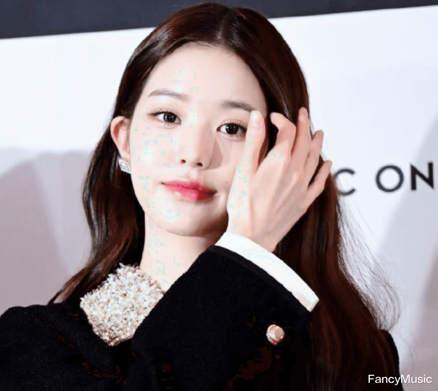 赵露思|赵露思活动造型换风格,从清纯甜妹到女团风,妆容被指韩里韩气