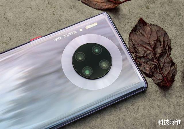 华为鸿蒙系统|二手价从6399元跌至3109元，鸿蒙OS+徕卡四摄，即将沦为中档机