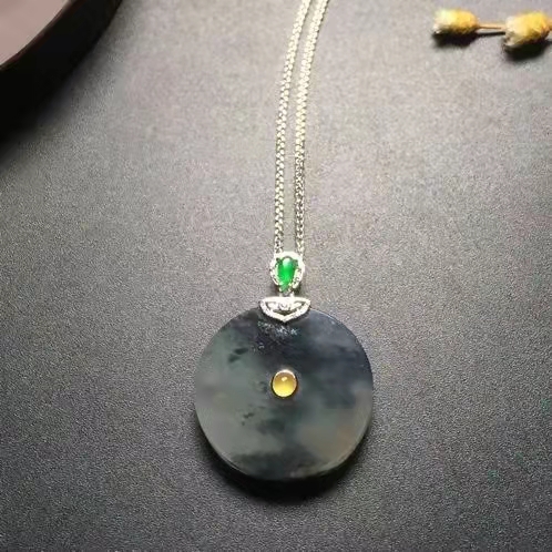 |黑鸡玉值钱吗?黑鸡和黑玉有什么区别?