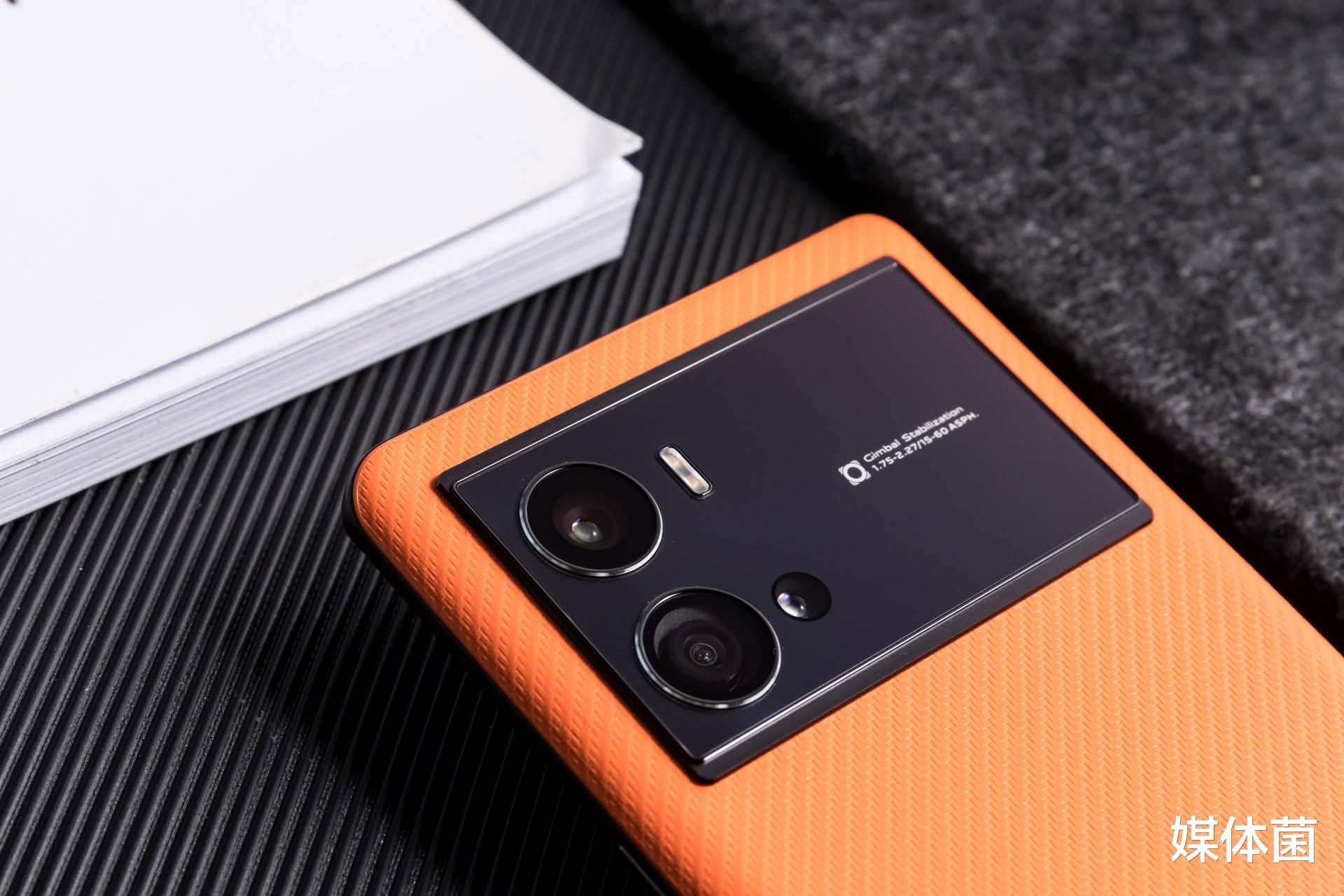 尼克尔|畅享旗舰屏幕,带来更好视觉体验,iQOO 9系列性能很强劲