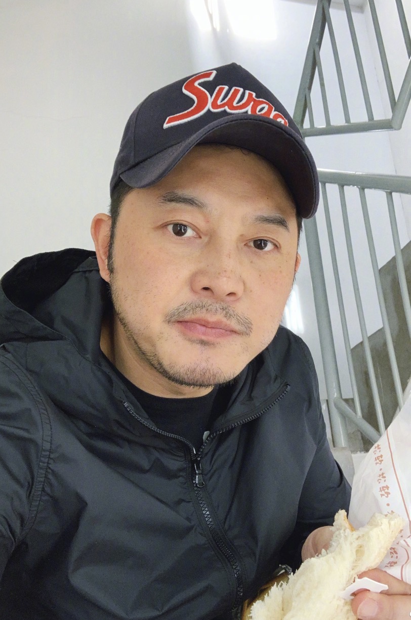 沙溢|胡可晒与沙溢十年前后结婚证对比照，网友调侃“白展堂变李大嘴”