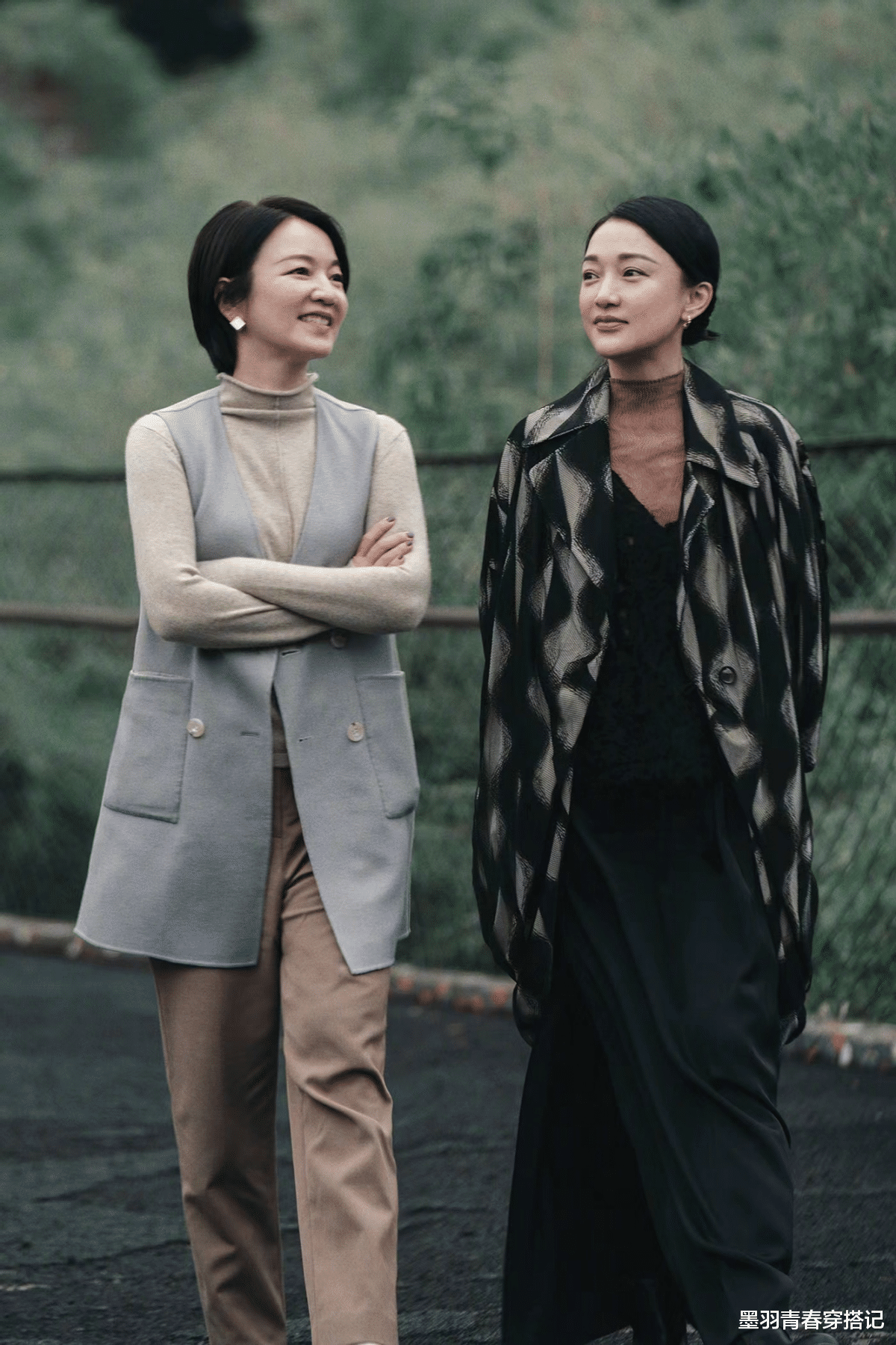 阿雅|阿雅遇上周迅后变好看,打扮优雅大方,脸上洋溢着幸福与沉稳气质