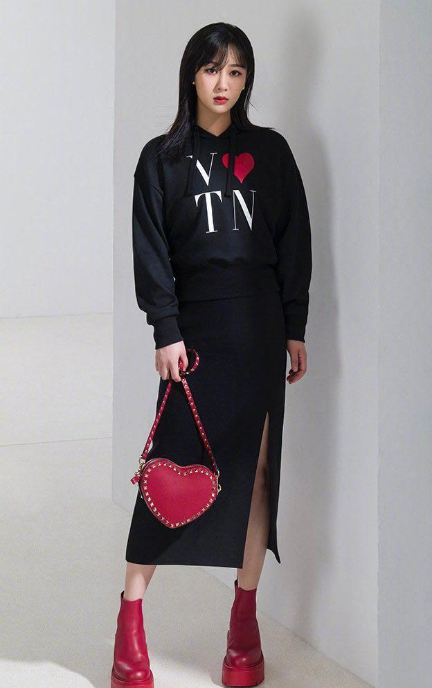 宋慧乔|杨紫穿着越来越时尚,小红鞋配黑裙,简约而大方,粉丝都夸赞