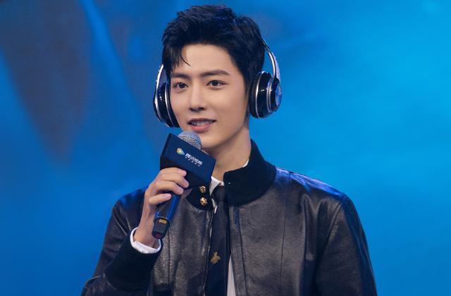 肖战|公司运营透露肖战《玉骨遥》将过审,最迟8月定档,得到剧组回应