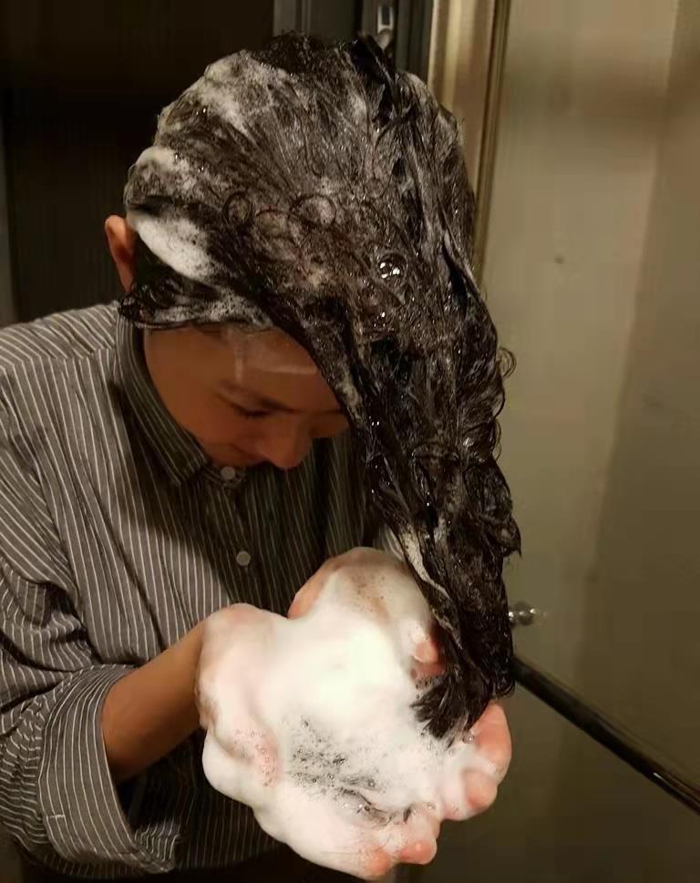 护发素 女生想让头发更柔顺，洗头时做到这几点，只要几分钟效果看得见