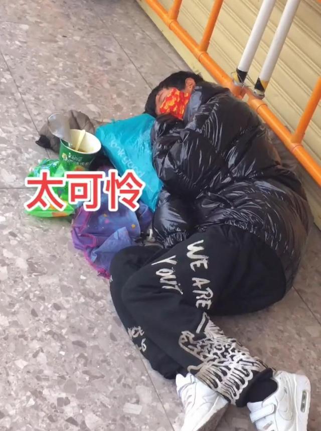 求职|叛逆少年跟母亲赌气在深圳流浪,找工作未果就睡在地上,让人心疼