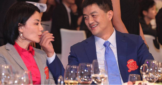 李亚鹏|一代男神,一身衬衫 西装赢6任女友,现欠4000万为钱下跪