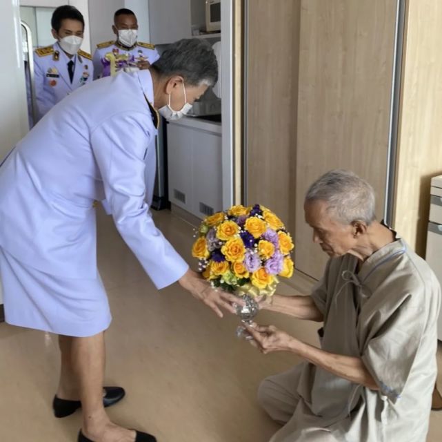 |泰国著名男星因肺癌去世，最后露面骨瘦如柴，遗体保存百天后下葬