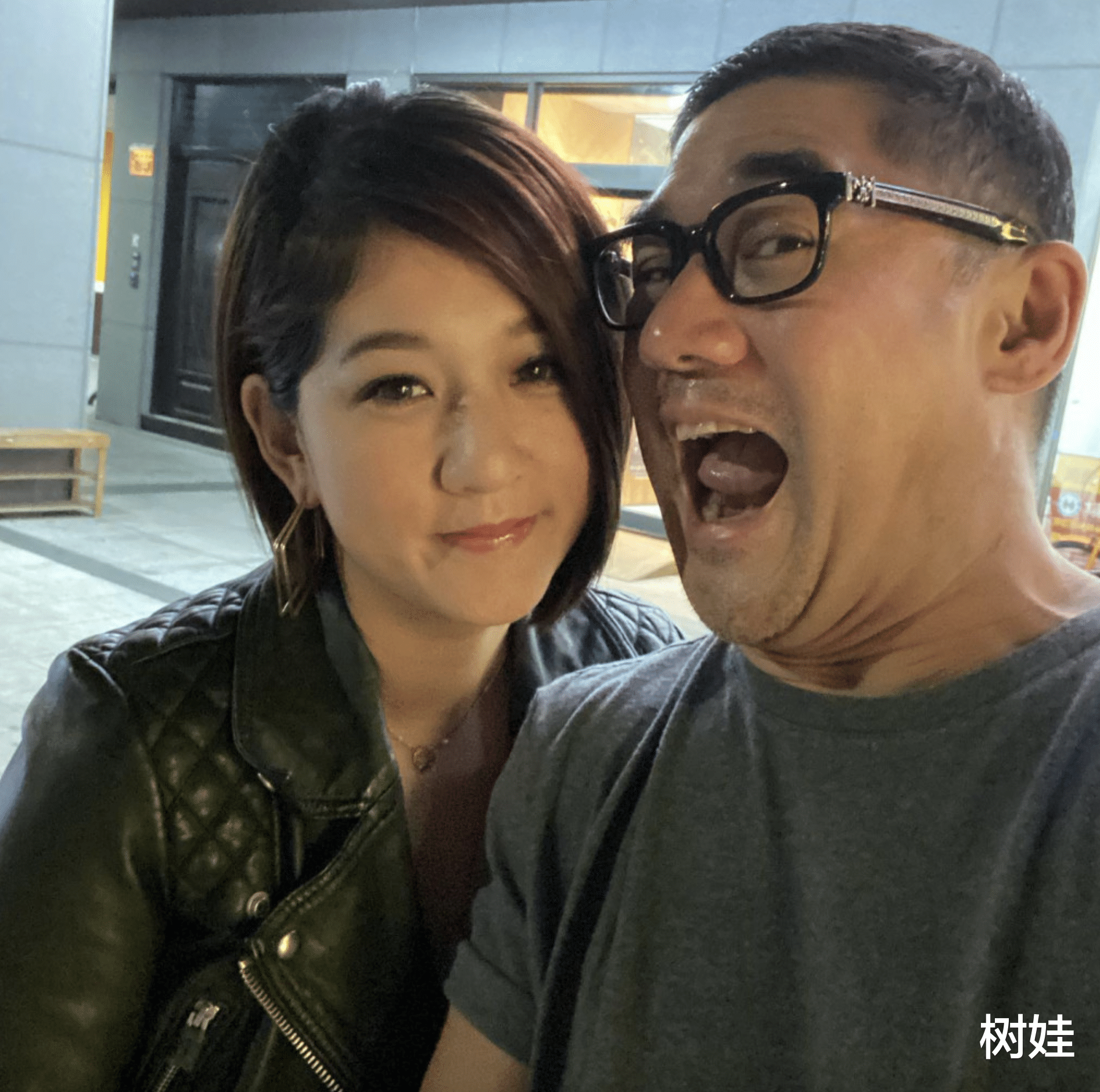 吴大维|56岁吴大维婚后近照曝光,脸蛋圆润略显发福,为陪伴两岁女儿减产