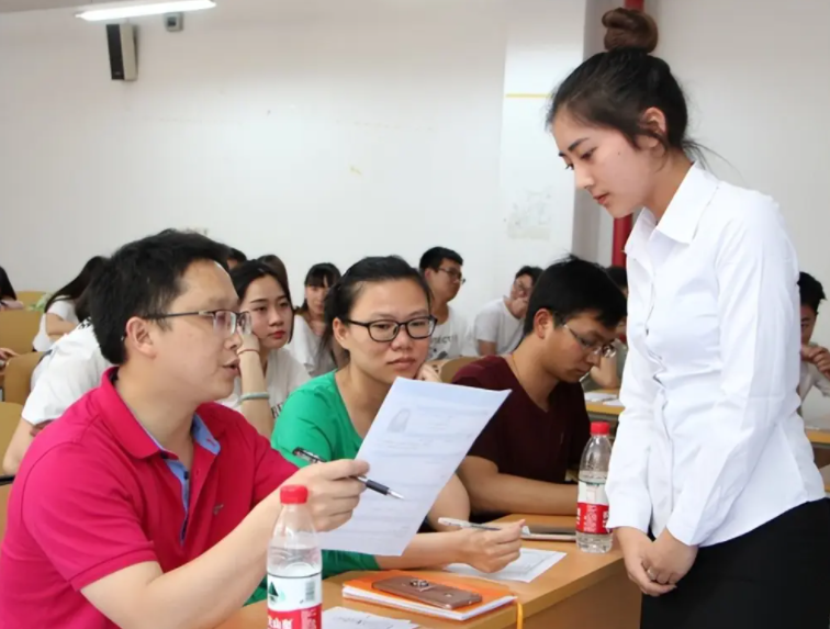 求职|“竞争者100多位”，985硕士应聘大专院校岗位被淘汰，理由很奇葩