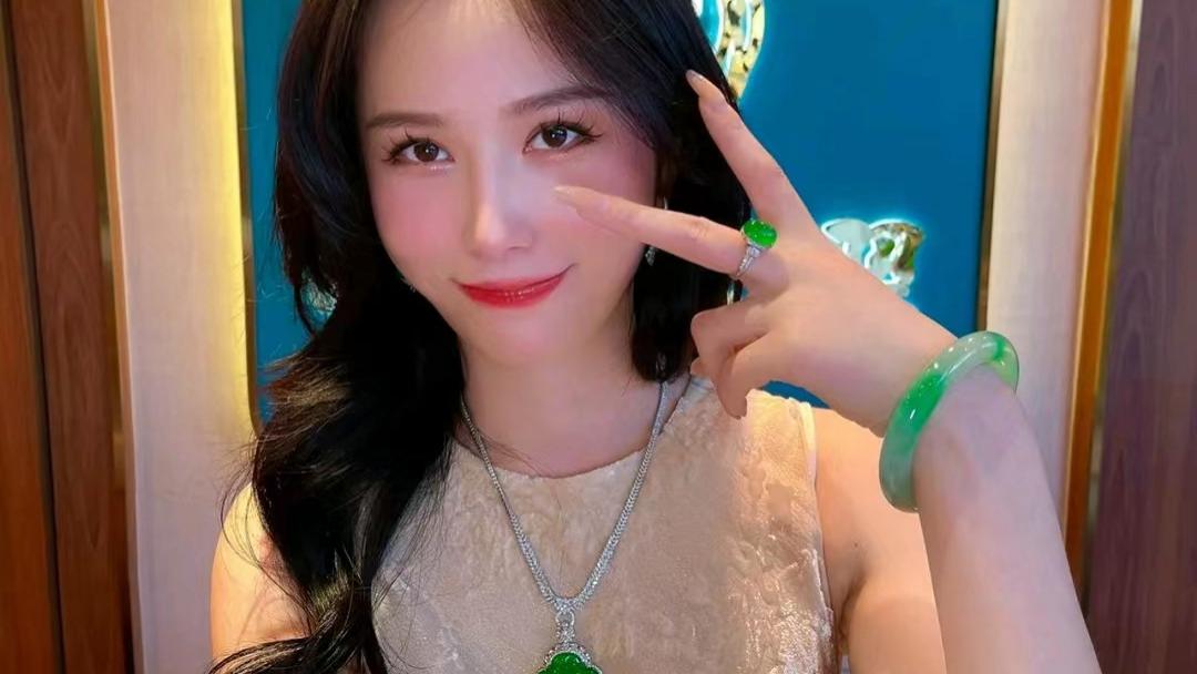 荷花|珠宝界的两大“欢喜冤家”：玉好还是黄金好？