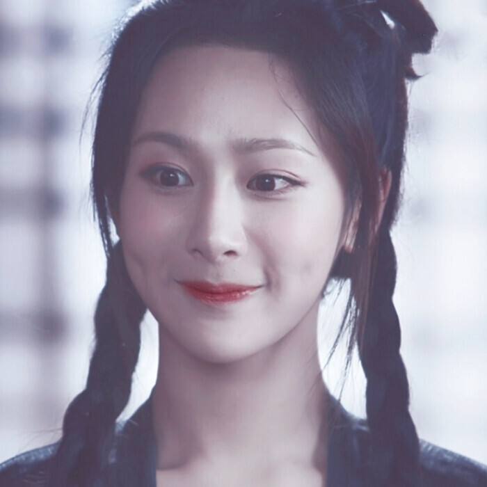 杨紫|杨紫动了张小寒背后资本的蛋糕?2天8个热搜想拉下她,给新人让路