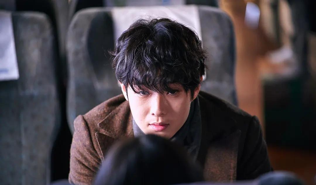 崔宇植|从《寄生虫》到《那时我们》，“狗狗相”帅哥崔宇植的双面特质