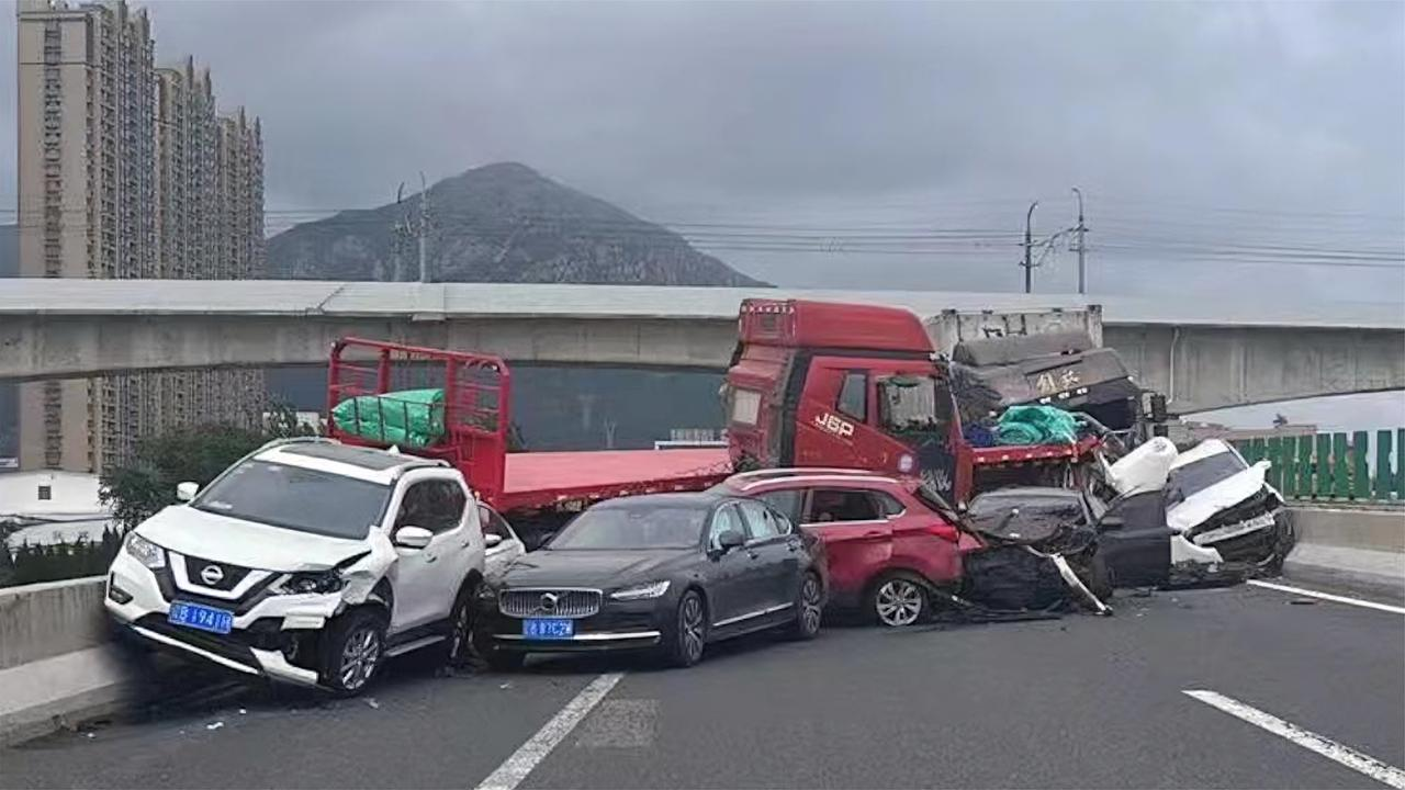 警方通报:大连多车相撞事故已致3死3伤,肇事车辆确定