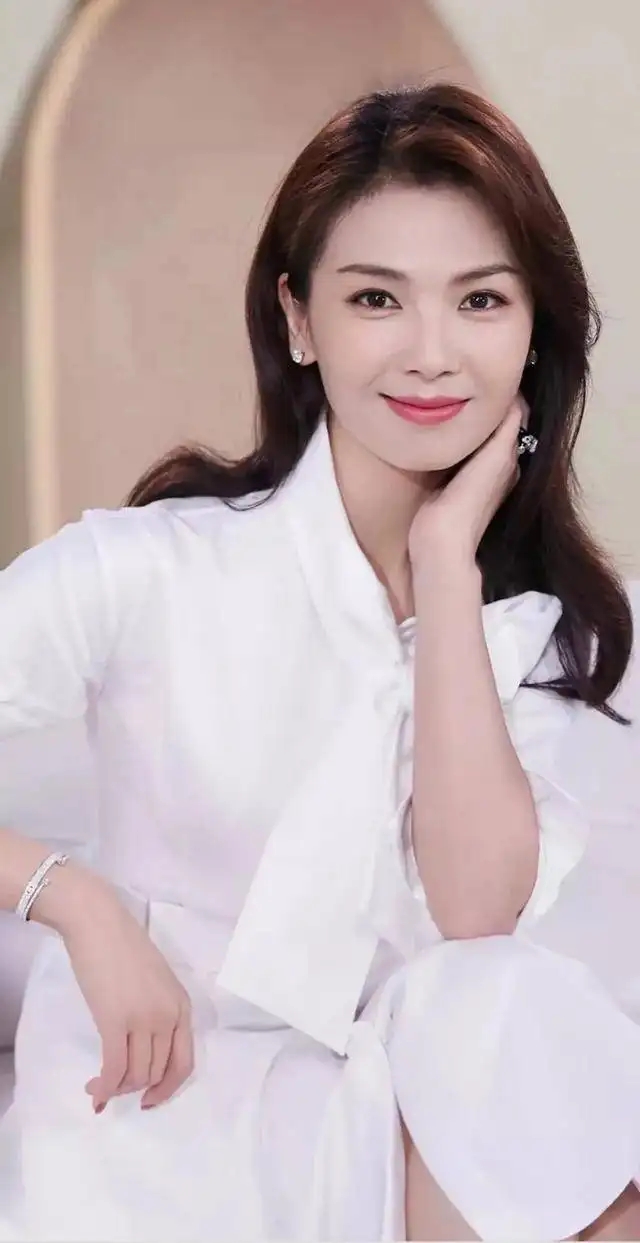 刘涛|“双面贤妻”刘涛的上位史：为名利抛弃痴情男友，靠贤妻人设走红