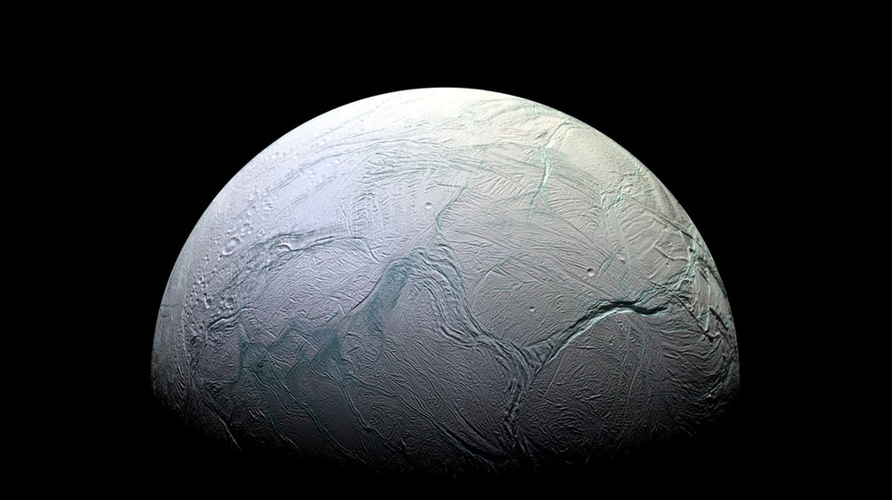 土星卫星上存在大量的水吗?如果有,和地球一样吗?