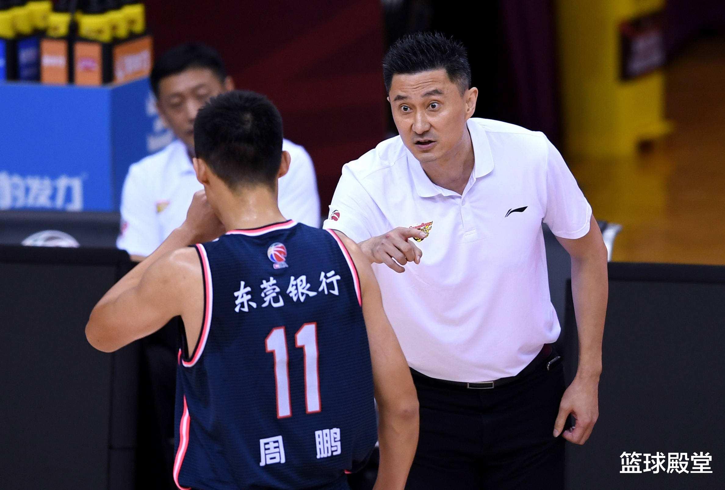 |杜锋遭幸福烦恼！锋线达8人，却无法培养未来核心，今夏必有调整