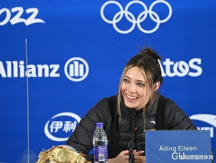 谷爱凌|笑喷!北京网友偶遇谷爱凌,情急之下拿出餐巾纸求签名,逗笑爱凌