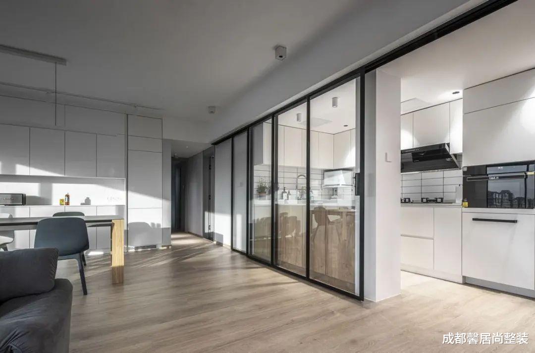 港式风情演绎现代轻奢,新奇与时尚