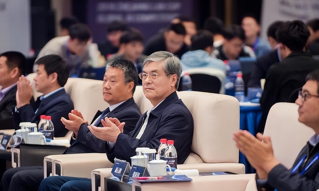 程序员|谁说程序员老了更吃香？当了程序员才知道，实际或许恰恰相反