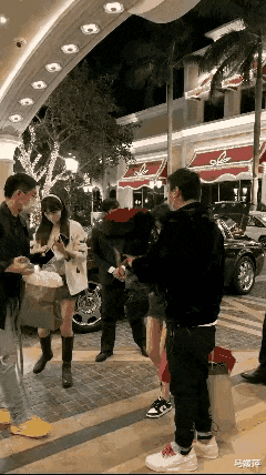 王思聪|王思聪与慎婕牵手逛街亲密十足 女方疑似承认恋情