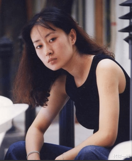 杨幂|离婚后事业上巅峰的4位女星：闫妮凭佟湘玉走红，杨幂开娱乐公司